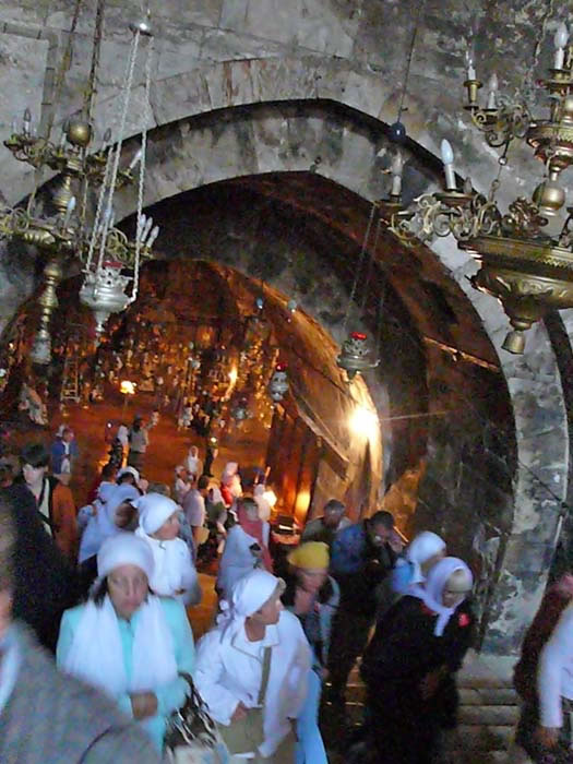 Подземная часовня древнейших времен, в ней находится гробница Девы Марии. - Израиль 2008
