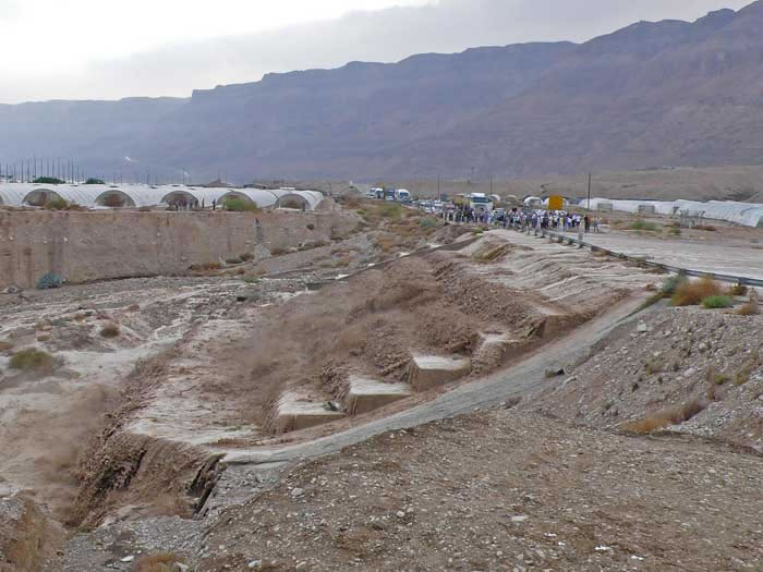 По дороге к Мертвому морю прошел маленький дождь, но с гор сошли настоящие грязевые сели. - Израиль 2008