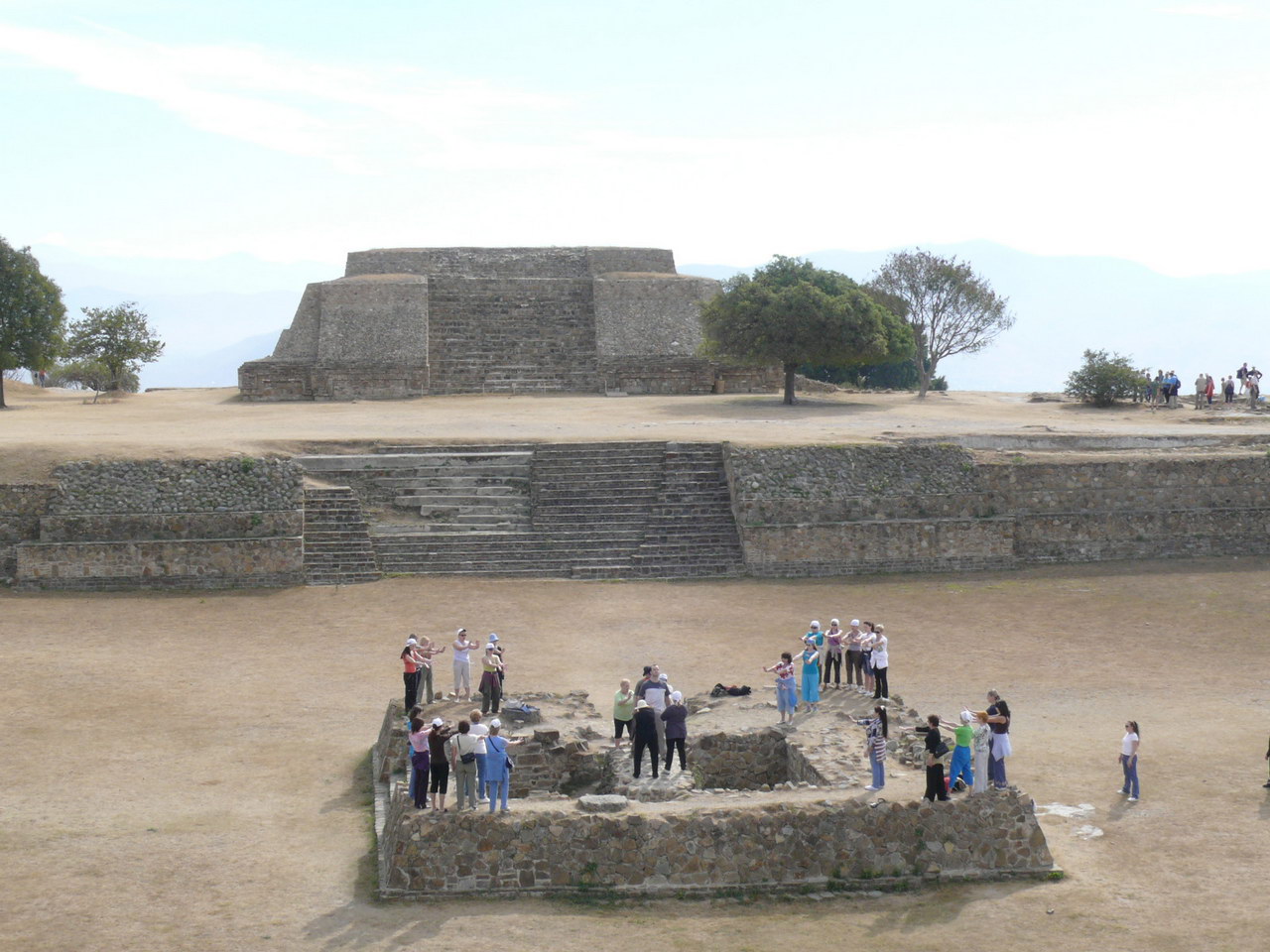 Действие на ритуальной площади в Тиутиукане - Мексика 2008