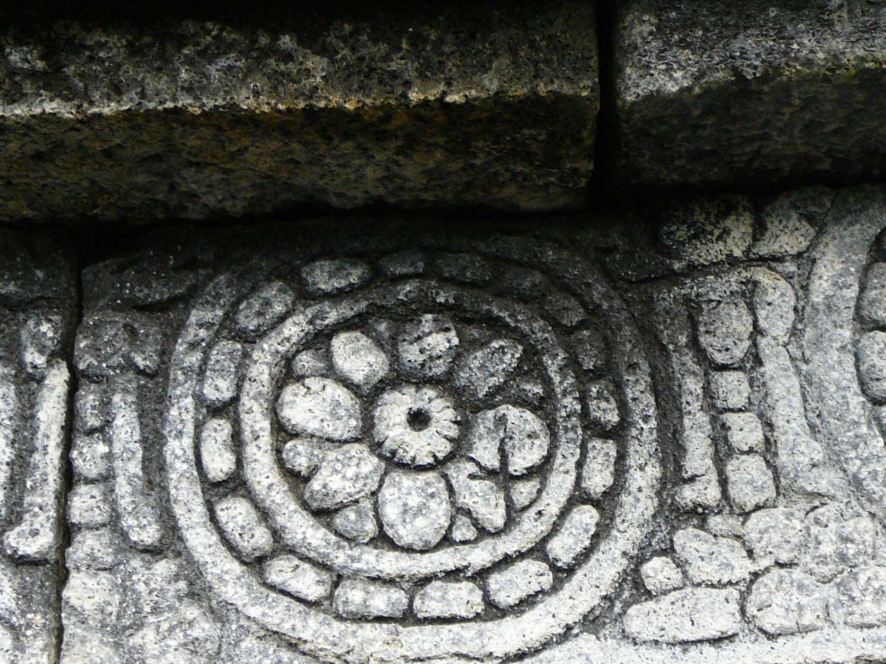 Цветки Жизни на стенах Храма Борободур - Индонезия 2007
