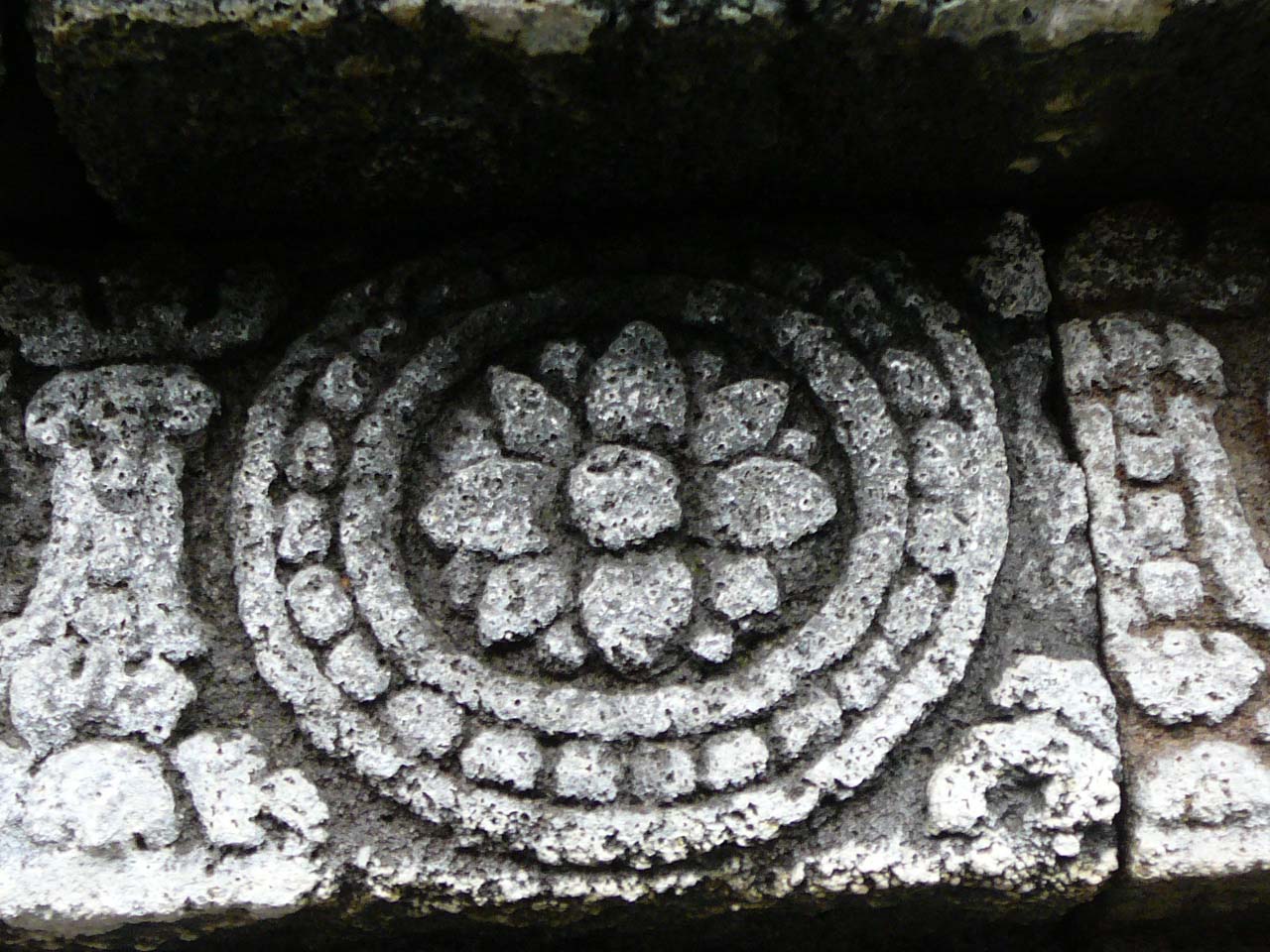 Цветки Жизни на стенах Храма Борободур - Индонезия 2007