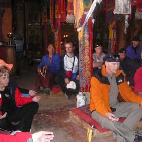 Монастырь на вершине пещерного комплекса (108 пещер), в котором некогда занимался духовными практиками Гуру Римпоче, и посей день живут и практикуют монахи – отшельники. Мы пели здесь мантры – великолепная акустика, незабываемые впечатления… - Тибет 2006