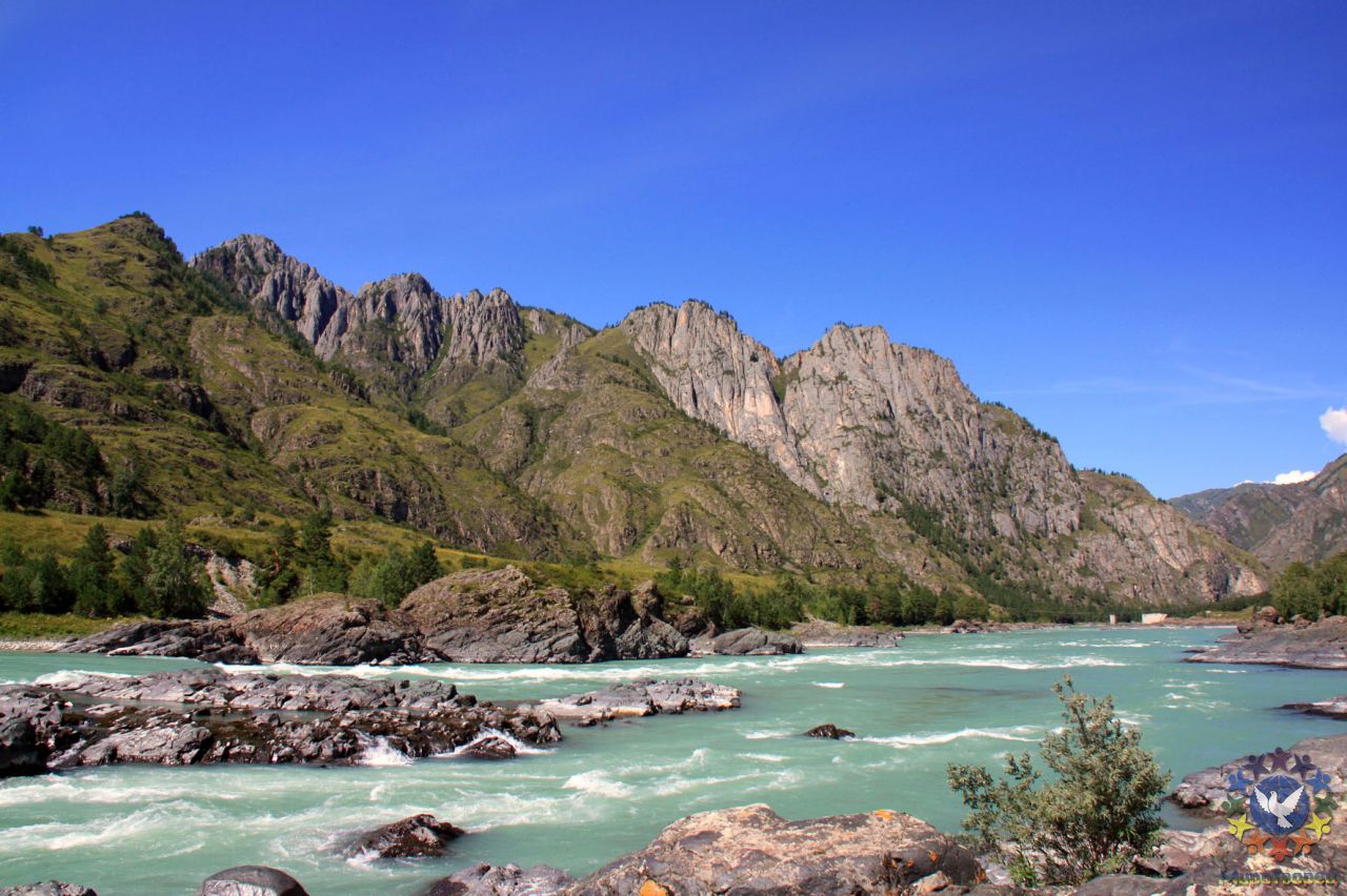 Катунь (в переводе с алтайского "кадын"- хозяйка) - самая крупная река Горного Алтая. Она берёт начало на южном склоне Катунского хребта у горы Белуха (4506 м) с ледника Геблера на высоте около 2000 метров - Алтай  2009, поездка МироТворцев (Природа)