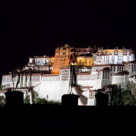 Лхаса, дворец Потала ночью - Тибет 2009г. Игорь Устабаши и группа ГАРЧ