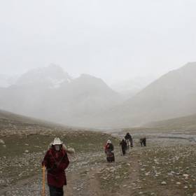 Кора - первый день, начавшийся снег - Тибет 2009г. Игорь Устабаши и группа ГАРЧ