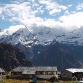 Аннапурна, базовый лагерь. Аннапурна — горный массив длиной 55 км в Главном Гималайском хребте, западная часть Непала, высочайшая точка которого — Аннапурна I (8091 м) - Непал 2009г., Лужков Юрий