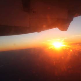 утро следующего дня - встреча восхода в самолете по пути в Баган - БИРМА февраль 2010