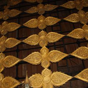NGA HTAT GYI PAGODA, на стенах монастыря макет - принцип строения  вселенной, так она схематически выглядит - БИРМА февраль 2010