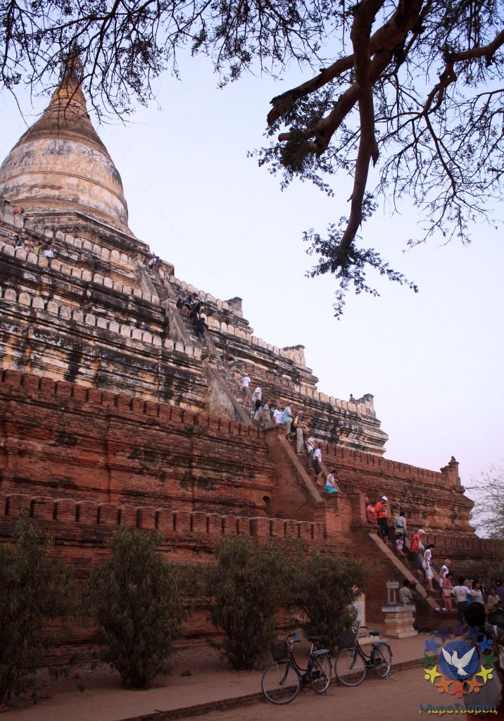 Пагода с которой мы провожали закат в Багане - Бирма 2010, Смирнов Игорь, часть 2