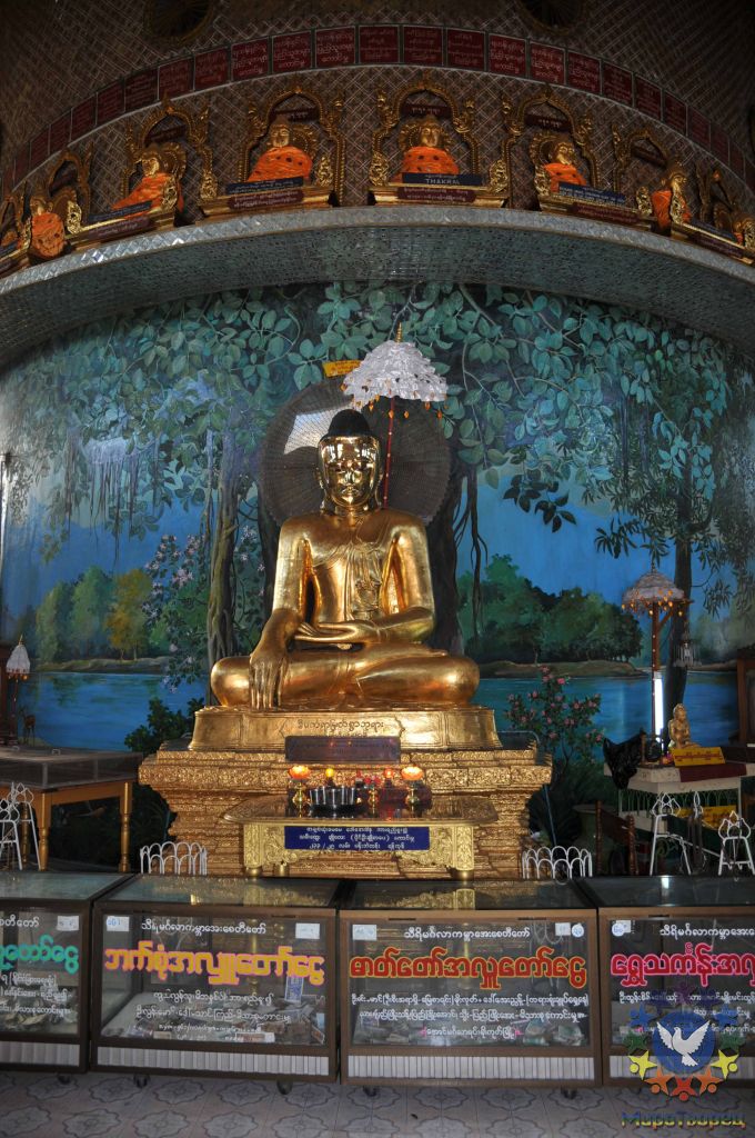 в пагоде где все Будды с зонтиками - символом защиты, символом воздуха - Бирма 2010, Черкашин Сергей, часть 3