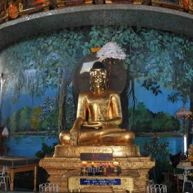 в пагоде где все Будды с зонтиками - символом защиты, символом воздуха - Бирма 2010, Черкашин Сергей, часть 3