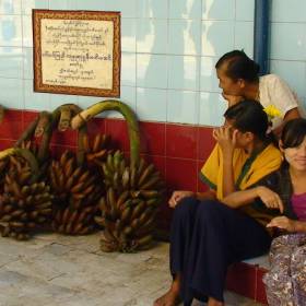 40.	Вот так выглядят настоящие бирманские бананы и бирманские девушки - Бирма 2010, Зубов Михаил, часть 4
