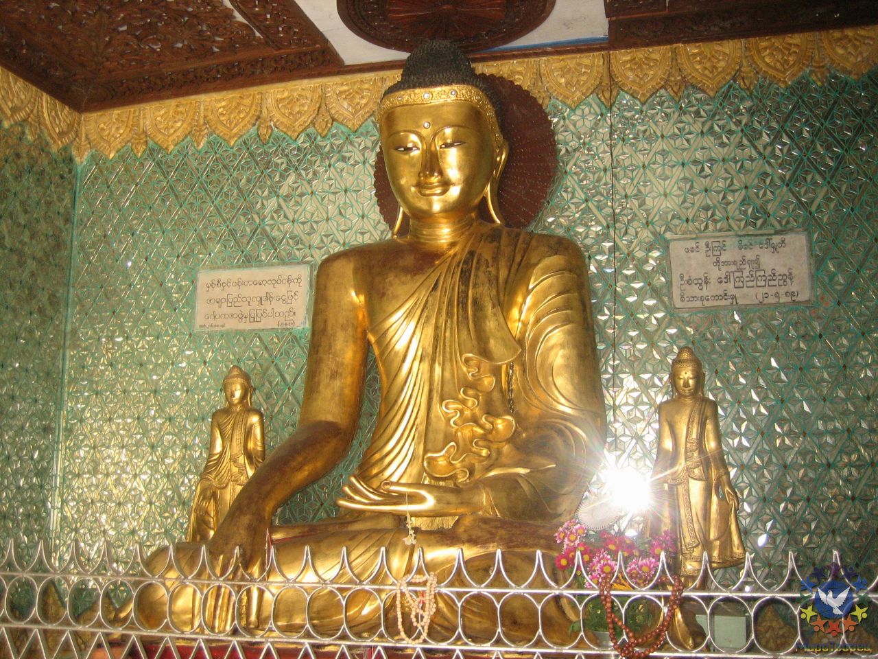 Над головой Будды изображён кармический диск - Бирма 2010, Зубов Михаил, часть 4