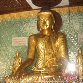 Над головой Будды изображён кармический диск - Бирма 2010, Зубов Михаил, часть 4