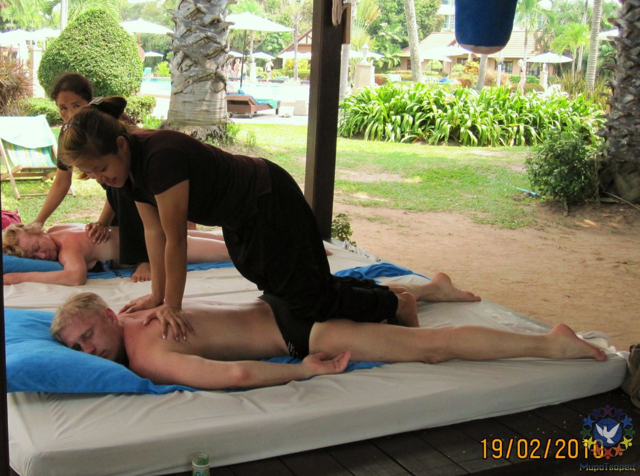 Местная достопримечательность – тайский массаж. Салоны здесь везде, есть даже на пляжах - Тайланд 2010 отдых МироТворцев, часть 3
