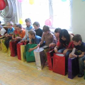 подарки детям - Отчет о благотворительном празднике 1 июня 2010г.