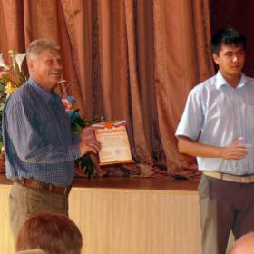 Всем МироТворцам вручили благодарственное письмо - Организационное собрание СРБОО «МироТворец» 5 июля 2010г.