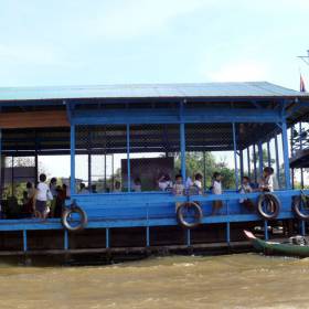 Школа на воде. - Камбоджа декабрь 2010г.