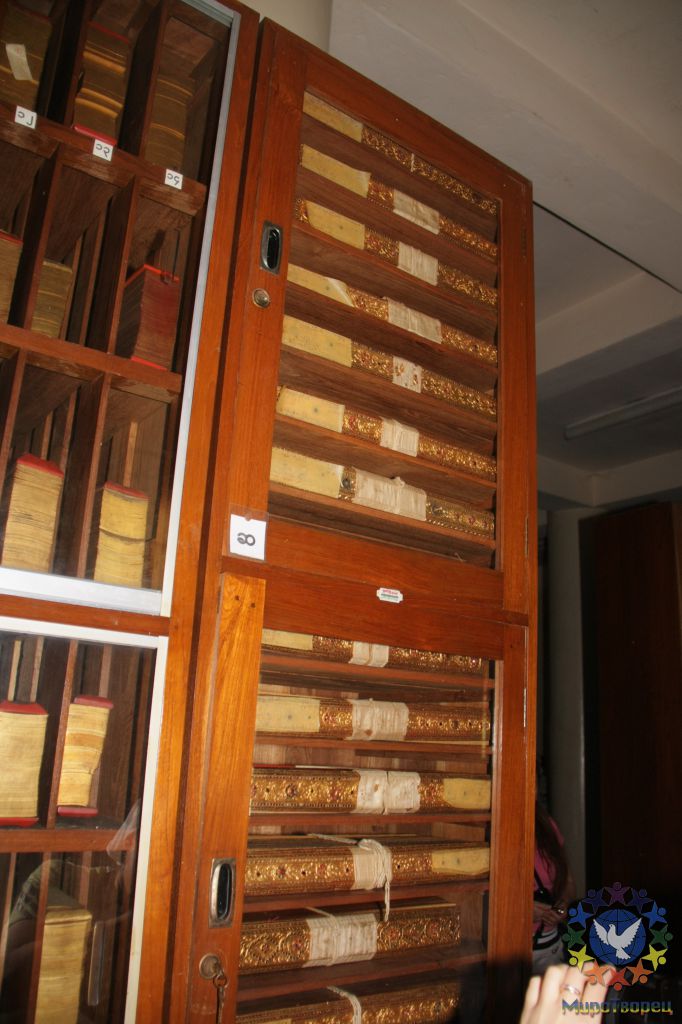 самая большая библиотека старинных бирманских книг, папирусов - Мьянма 2011 (виды, природа, лица) I часть