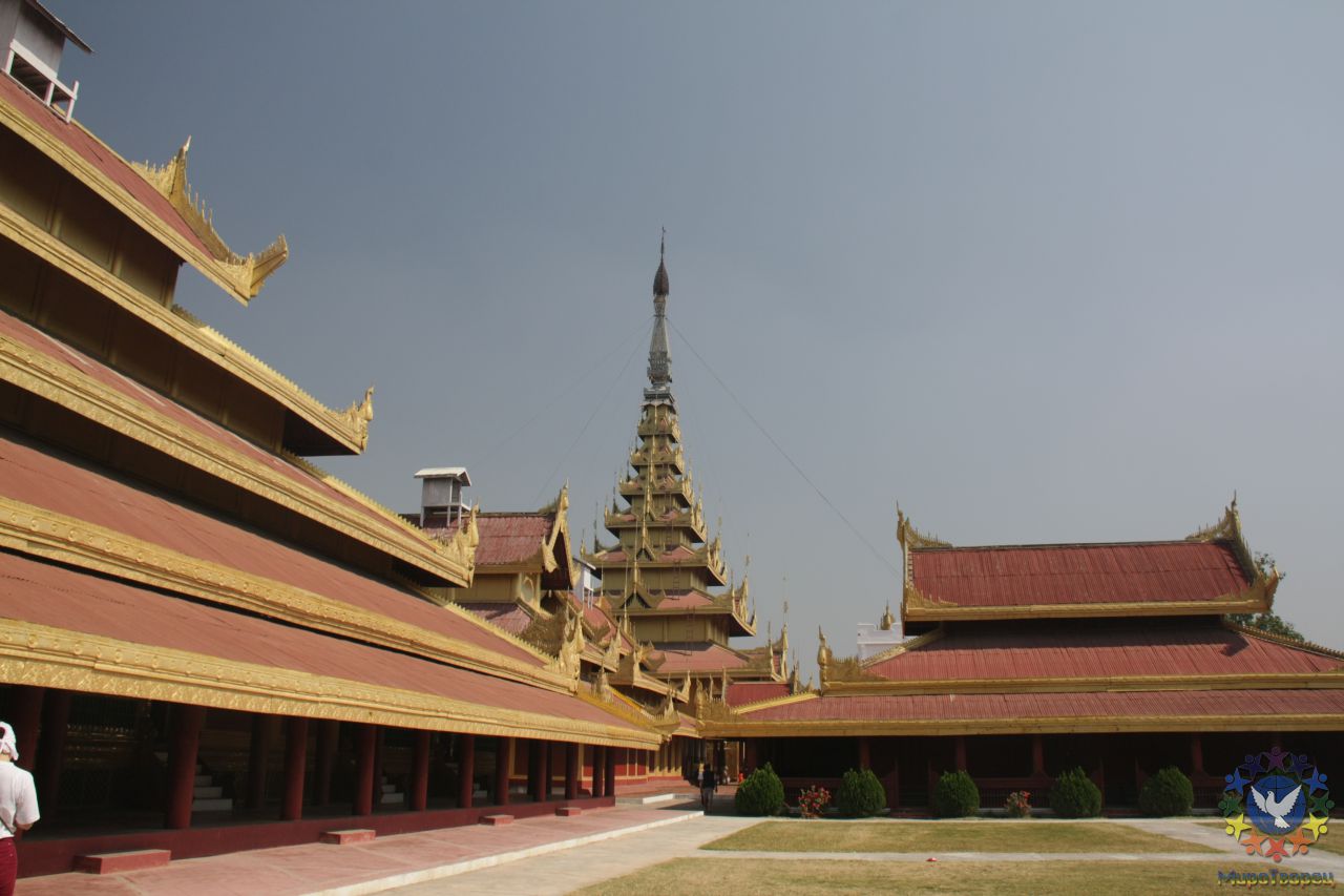 Королевский дворец в Мандалае, в котором прошло основное действие МироТворцев - Мьянма 2011 (виды, природа, лица) I часть