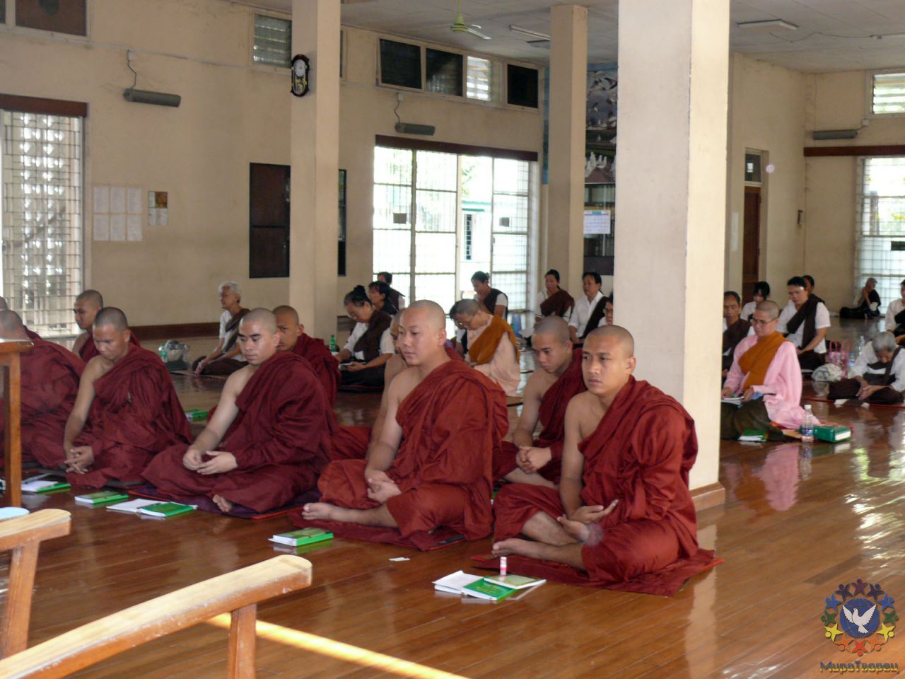 в монастыре преподают техники медитации - МЬЯНМА, февраль 2011