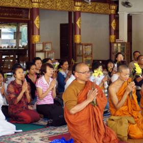 Медитации в храме - МЬЯНМА, февраль 2011