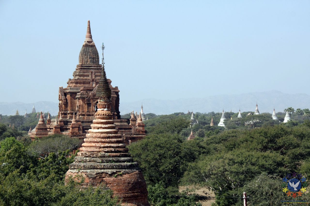 Виды с этого храма на Баган - МЬЯНМА, февраль 2011