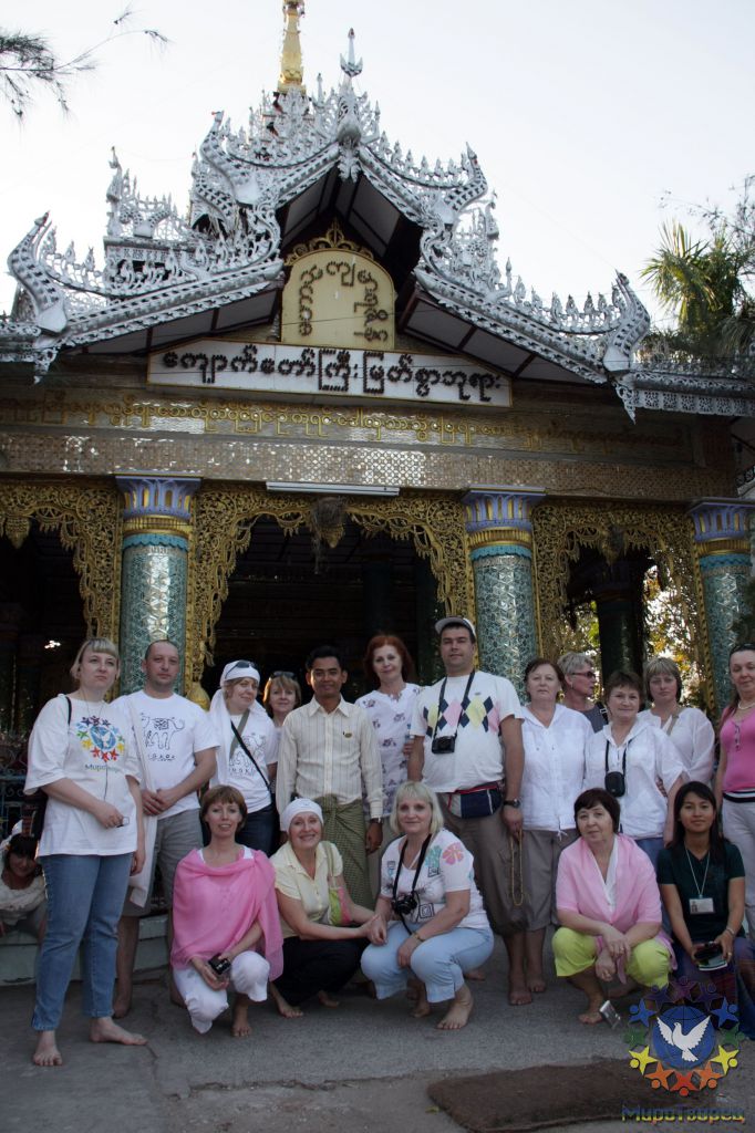 Храм Чатоджи, в нем Будда из цельного мрамора, самый большой мраморный Будда. - МЬЯНМА, февраль 2011