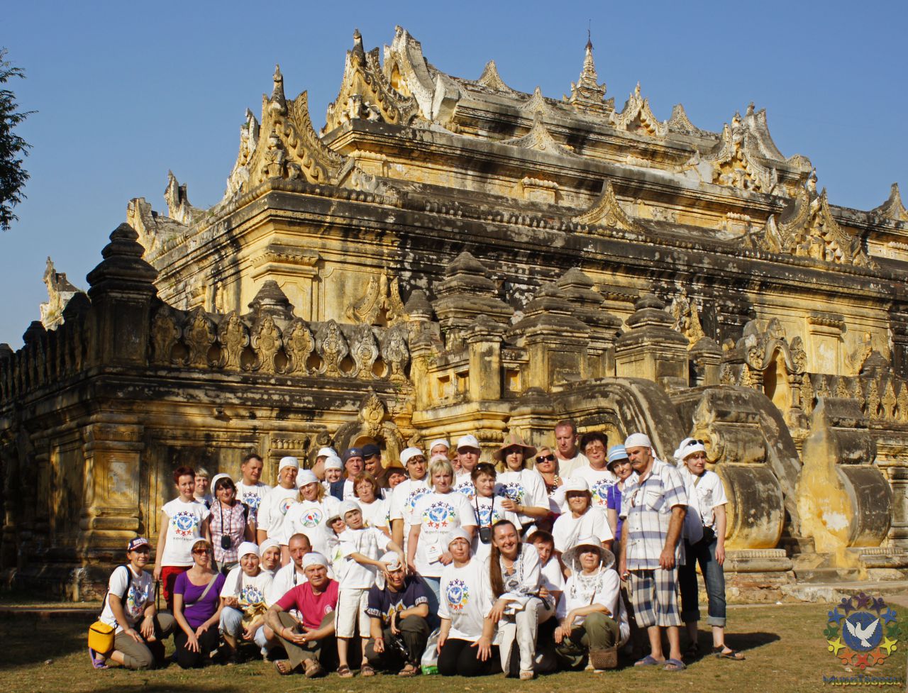 Монастырь Maha Aungmye Bonzan был построен в начале 19 века. Монастырь имеет несколько ярусов, соединенных множеством каменных лестниц, можно зайти внутрь любого яруса. - МЬЯНМА, февраль 2011
