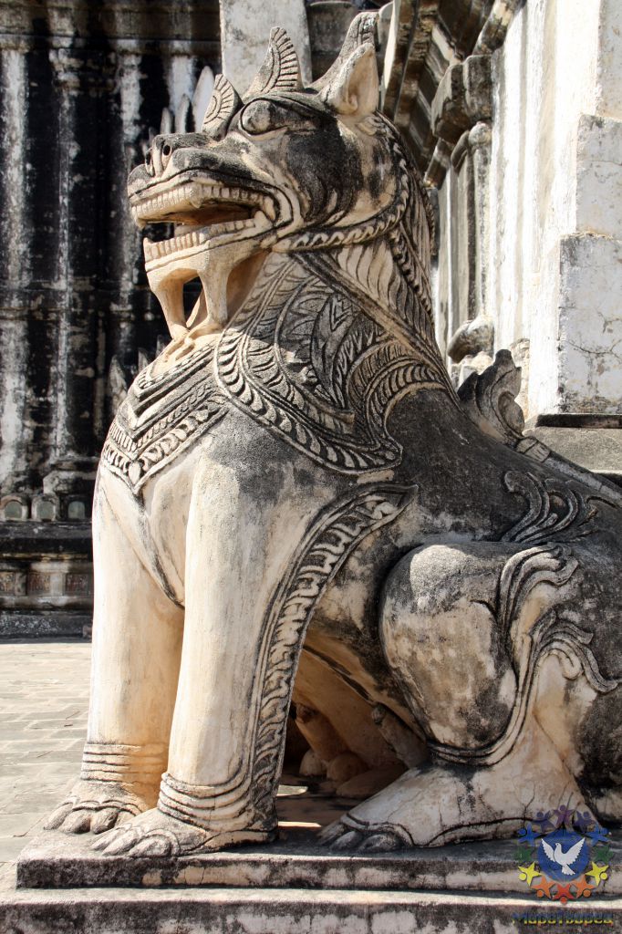 Охранник Храма, одна голова. два туловища, соответственно два мужских достоинства - Мьянма 2011 (виды, природа, лица) II часть