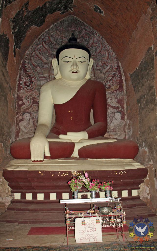 Будда в храме г.Баган. Странно, но смотря на статуи почему то всегда обращался внутрь себя, вроде смотришь на внешнее, а обращаешься постоянно во внутреннее.......... - Мьянма 2011 (виды, природа, лица) II часть