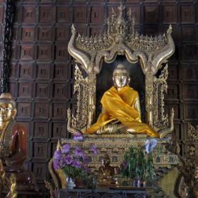 Очень долго бродили по этому старому деревянному храму  (такое ощущение было, что место не отпускало нас), пока не провели там действие МТ - Мьянма 2011 (виды, природа, лица) II часть