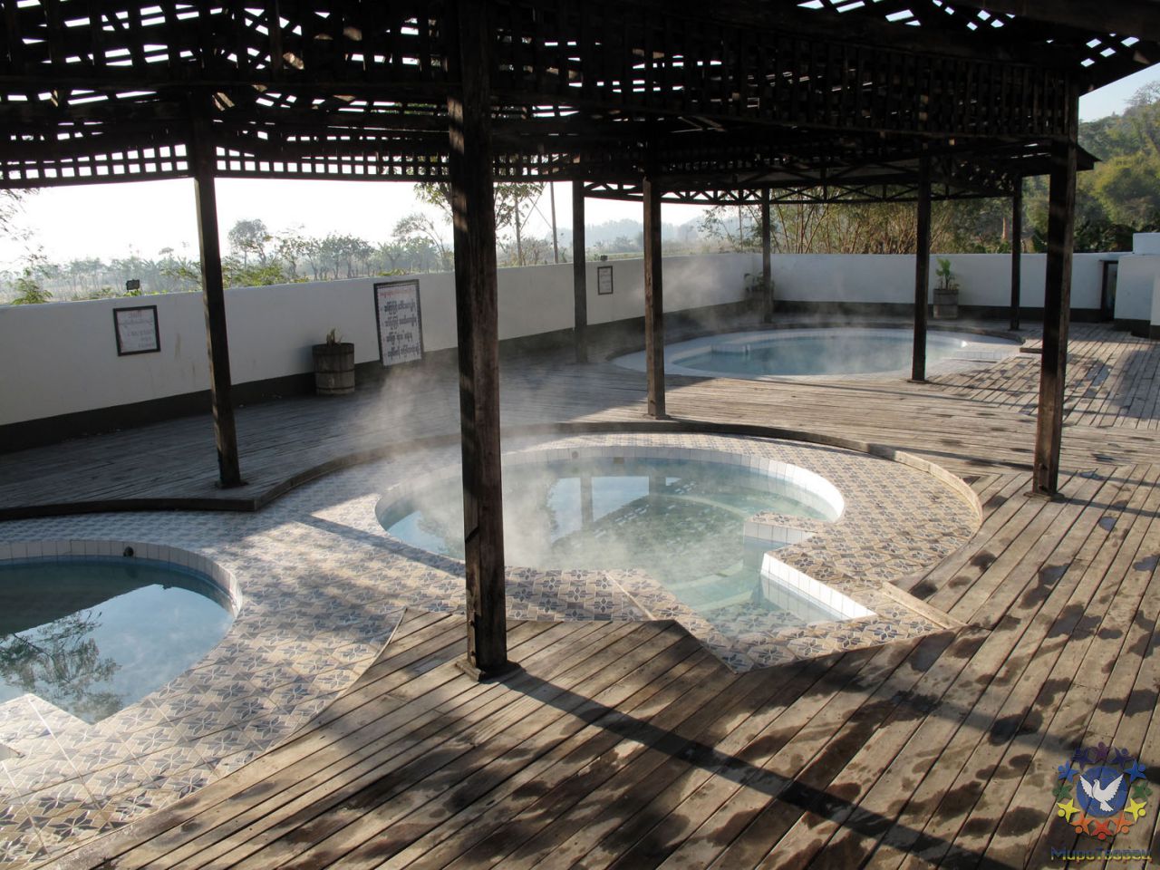 Горячие источники на озере Инле, горячая вода в трех источниках (кипяток, горячая и теплая ванна) - Мьянма 2011 (виды, природа, лица) II часть