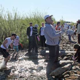 Камни для переправы доставали даже из воды - Фоторепортаж: Аркаим, 20-22 мая 2011г.