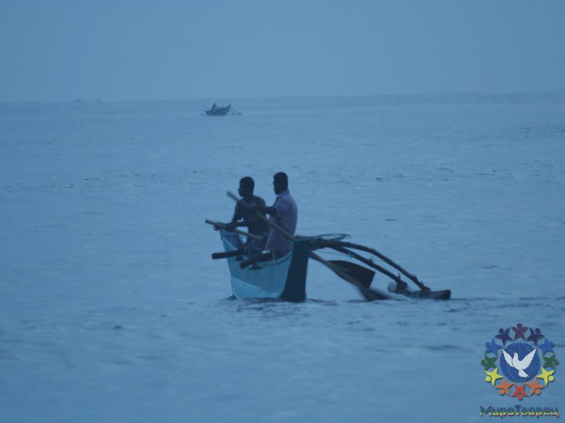 Раннее утро рыбаки уходят за рыбой - Шри-Ланка, Игорь Устабаши
