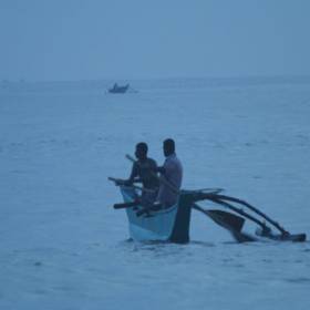 Раннее утро рыбаки уходят за рыбой - Шри-Ланка, Игорь Устабаши