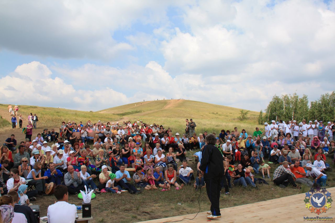 Многочисленные зрители - Фотоотчет - Капустник в Аркаиме (июль 2011)