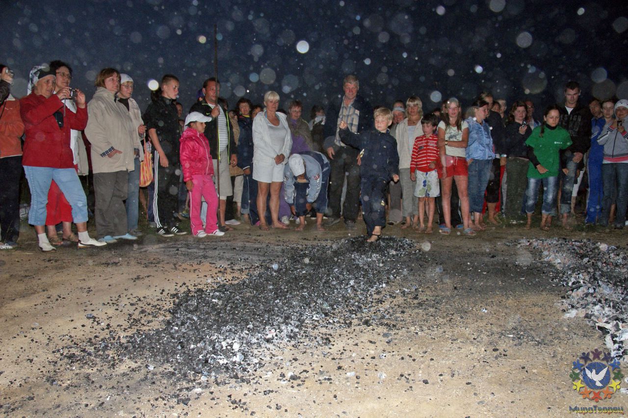 Даже дети по углям ходили! - Фоторепортаж: Аркаим, 14-17 июля 2011г.