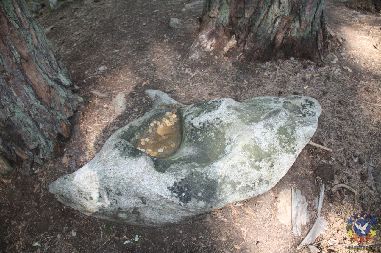 Камень жертвенник рядом с мегалитом - Озеро Тургояк, поездка группы «Сталкер»