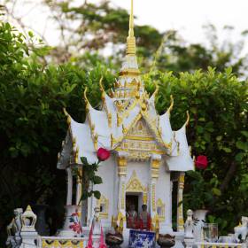 Домик для духов, стоят везде у каждого дома - Тайланд. Август - Сентябрь 2011г. (Часть 2)