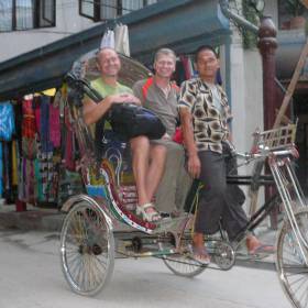 С покупками не велорикше по непальским улочкам. - Тибет 2006. Фотовоспоминание 5 лет спустя.