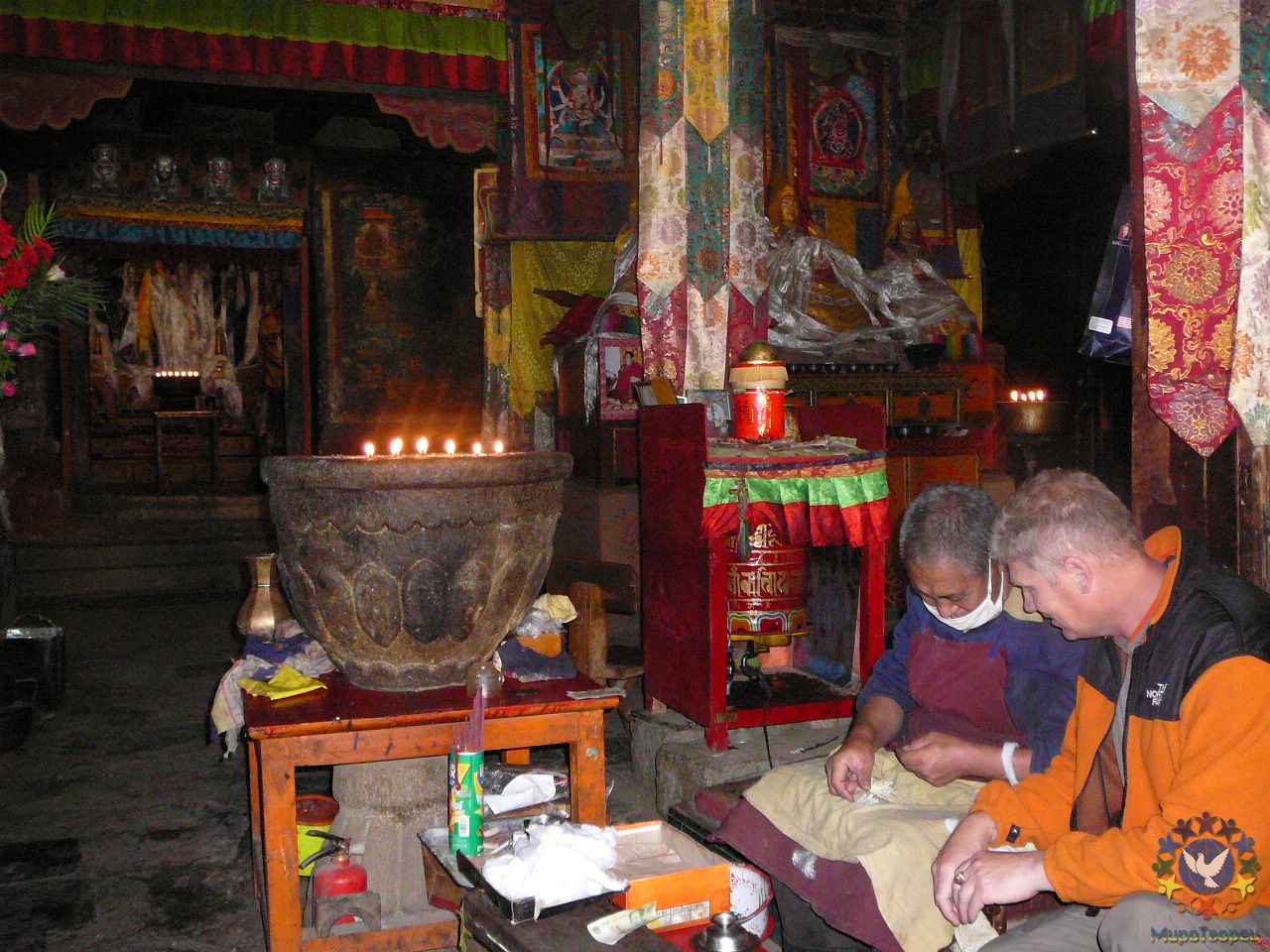 В храме. - Тибет 2006. Фотовоспоминание 5 лет спустя.