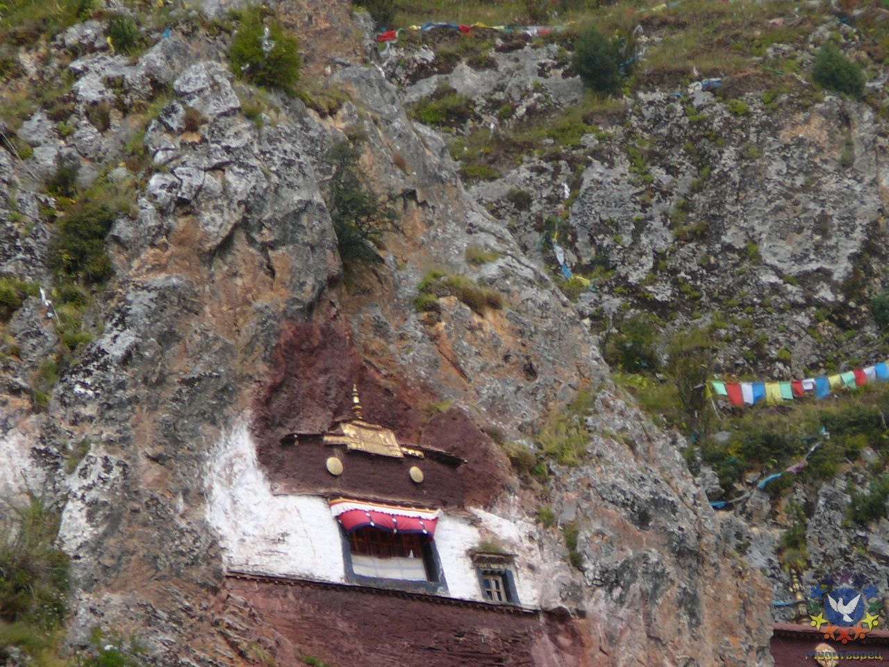 Горный монастырь. Келья снаружи. - Тибет 2006. Фотовоспоминание 5 лет спустя.