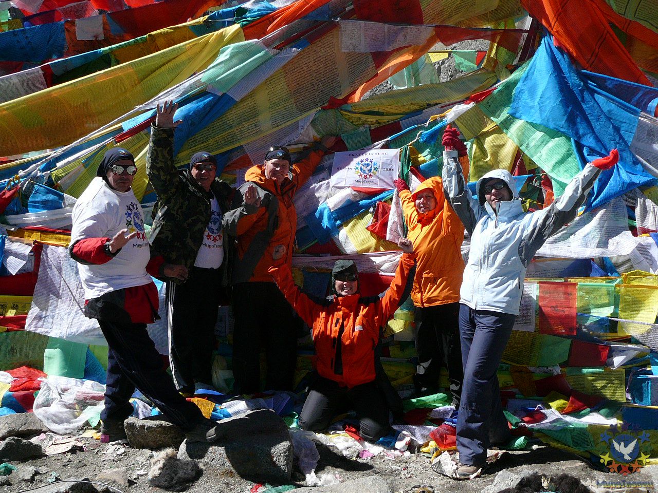 На перевале. Высшая точка Коры.5632м. Мы сделали это во имя возрождения Биологического Цветка Жизни на Земле! - Тибет 2006. Фотовоспоминание 5 лет спустя.