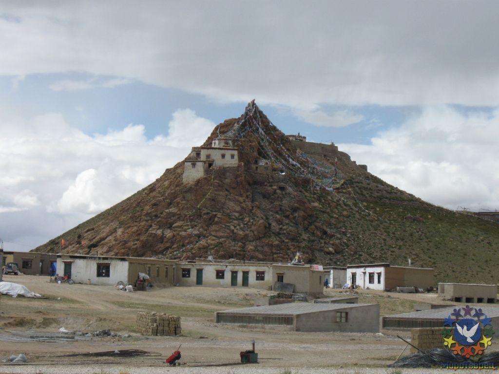 Монастырь Чу стоит между Священным озером и Священной горой - Путешествие по Тибету, Диана Обожина, группа «Сталкер»