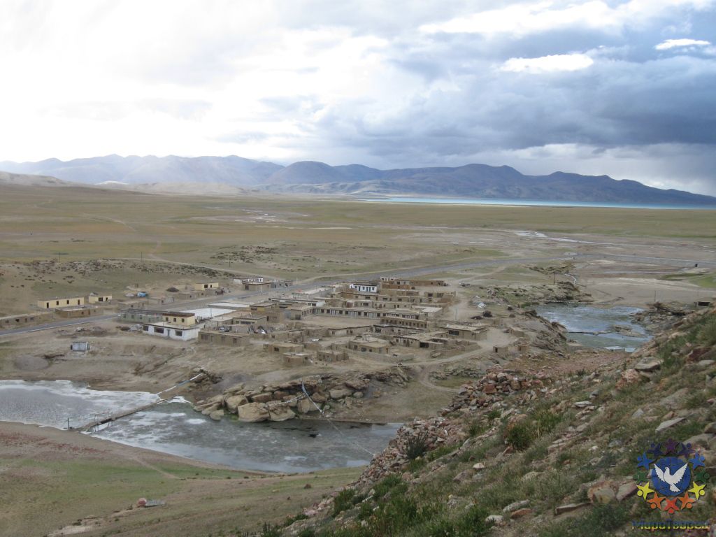 Вид на город (гест-хаусы) с монастыря Чу - Путешествие по Тибету, Диана Обожина, группа «Сталкер»