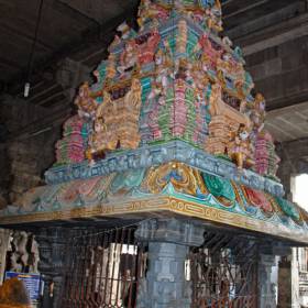 Канчипурам – второй из 5-ти священных городов Тамила в шиваистской традиции, благодаря тому, что его храм – Экамбарнатха хранит Лингам ЗЕМЛИ. Канчипурам называют также «городом тысячи храмов» не случайно. Удивительнейшая гармония извечных энергий-прародительниц наполняет это пространство. Единственный храм в Индии, посвященный Шакти одаряет энергией творения и всепрощения. Считается, ритуал у алтаря этого храма помогает исполнению заветных желаний, наделяя способностью творить реальность. - группа в Индии,  ноябрь 2011, часть 1 (начало тура, стихии Воздуха и Земли)