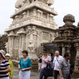 Очень древний храм, относящийся к шиваитской истории - группа в Индии,  ноябрь 2011, часть 1 (начало тура, стихии Воздуха и Земли)