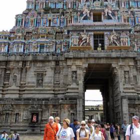Самый большой, самый величественный и богатый храм Индии, посвященный Шиве. Когда-то это был храм - крепость - группа в Индии, ноябрь 2011, часть 2 (стихии Огня и Эфира)