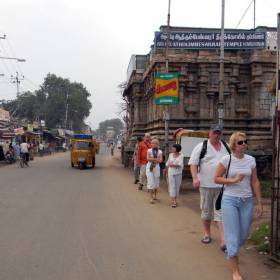 Переезд в следующий в город Кумбаконам Шиваитский храм Ади Кумбешвара (Adi Kumbeshwarar) - группа в Индии, ноябрь 2011, часть 2 (стихии Огня и Эфира)